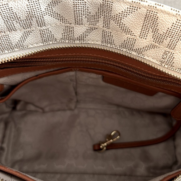 Michael Kors camel/cream handbag - Picture 3 of 7